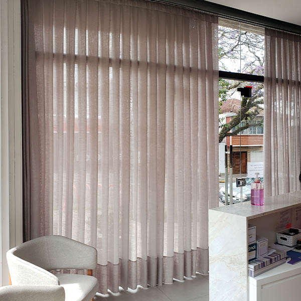 Finestra cortinas e persianas
